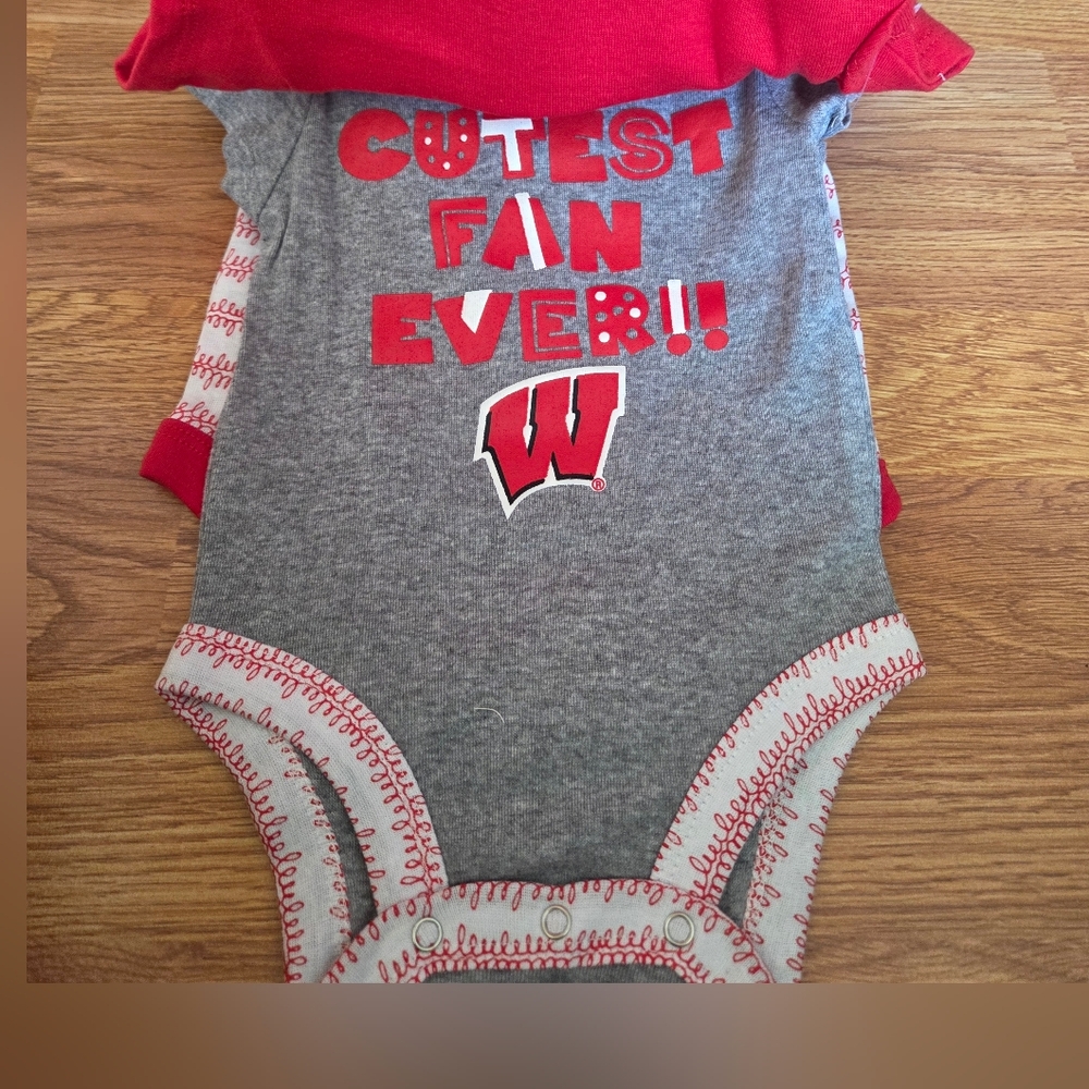 NCAA WISCONSIN BADGERS 3-6m Bodysuits 2pk 100% Cotton College Football - Picture 3 of 5